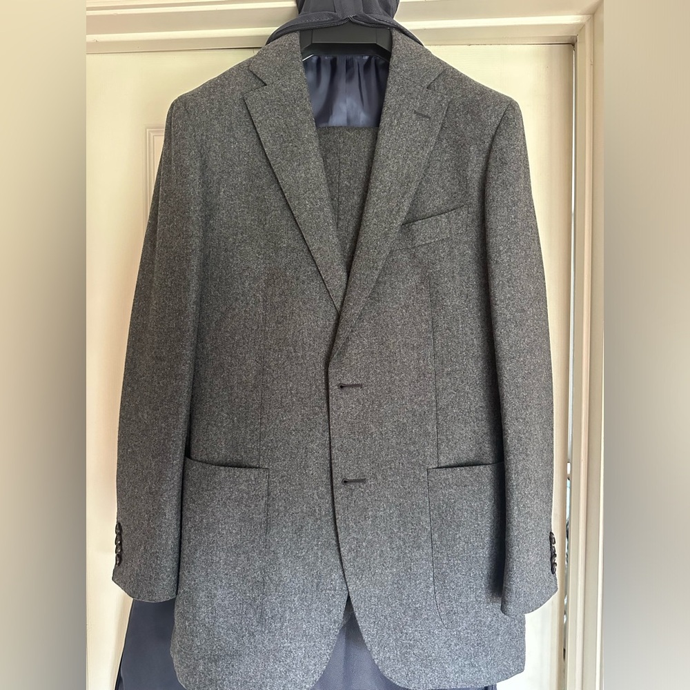 Suitsupply 40R mid grey suit